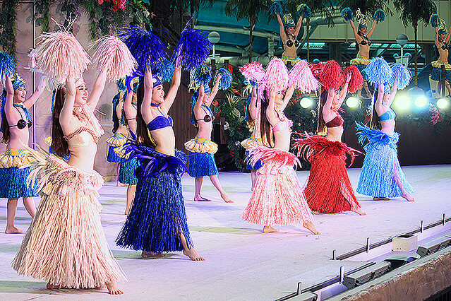 スパリゾートハワイアンズ ソロダンサー6人勢ぞろいで新昼ショーを紹介