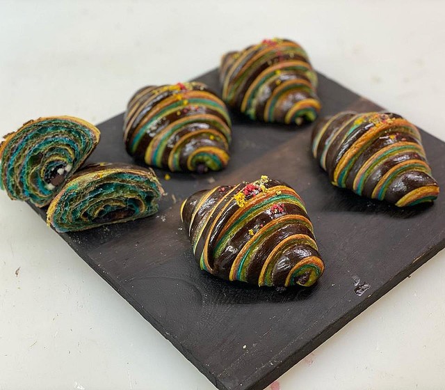 インスタ映え間違いなし 愛知県で作られる「虹色のクロワッサン