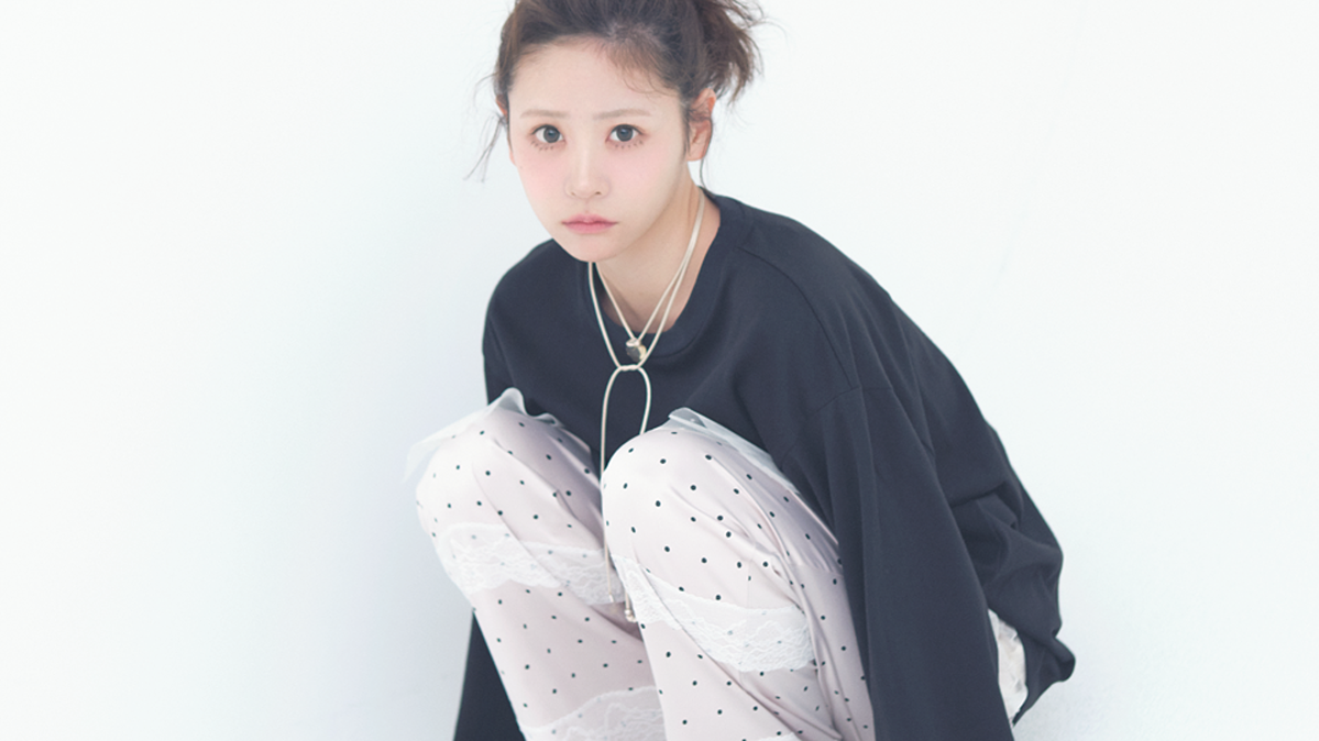 おしゃれ初心者でも楽しく着回しできる「淡色×プチ柄コーデ」