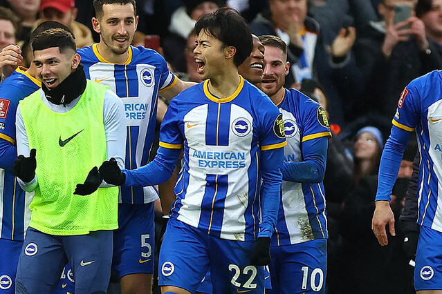 三笘薫　ロイヤルユニオンサンジロワーズ ユニフォーム アウェイ 三笘薫 ロイヤルユニオンサンジロワーズ ユニフォーム アウェイ