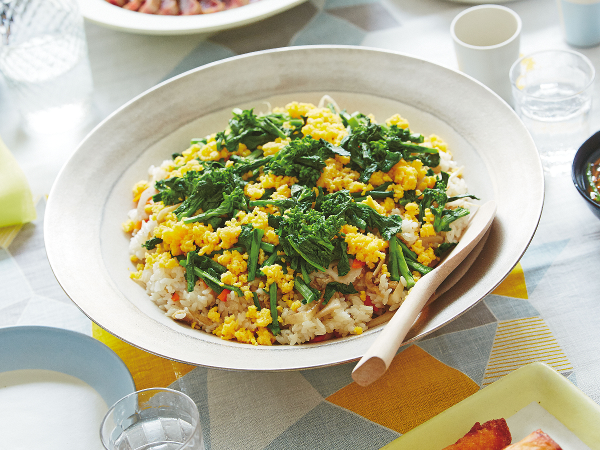 藤井恵さんに教わる『ひな祭りの人気献立』菜の花のちらし寿司とうどの春巻きで華やか