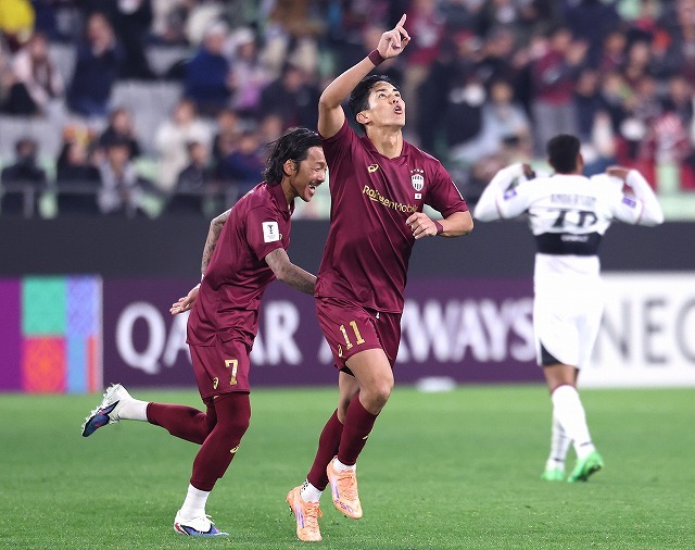 今季公式戦２試合連発の武藤(11番)。絶好調だ。(C)Getty Images