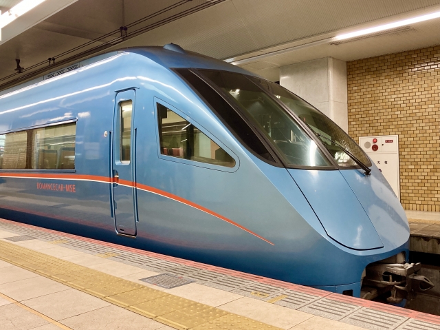 小田急ロマンスカーで寝過ごし「町田で降りるはずが…」 ドアが閉まり絶望、次の駅はまさかの……ある男性の思い出