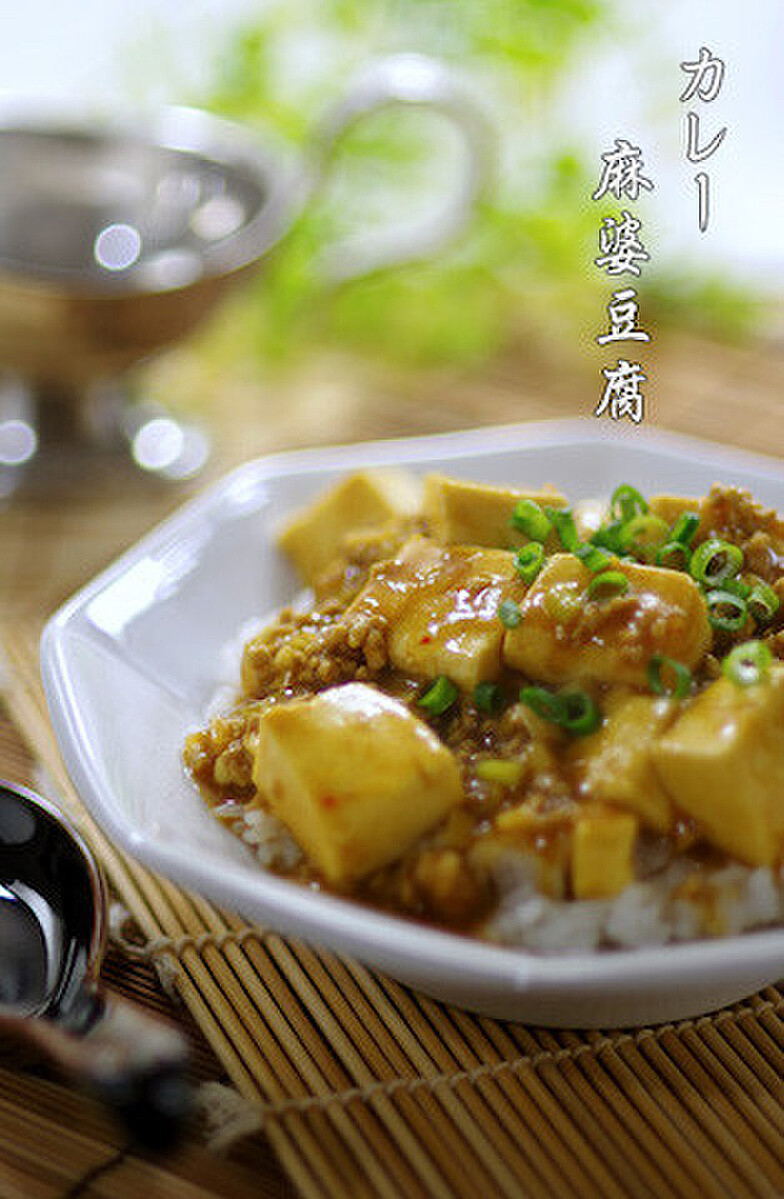 時短ランチにぴったり ひき肉×豆腐で簡単に作れる丼を紹介