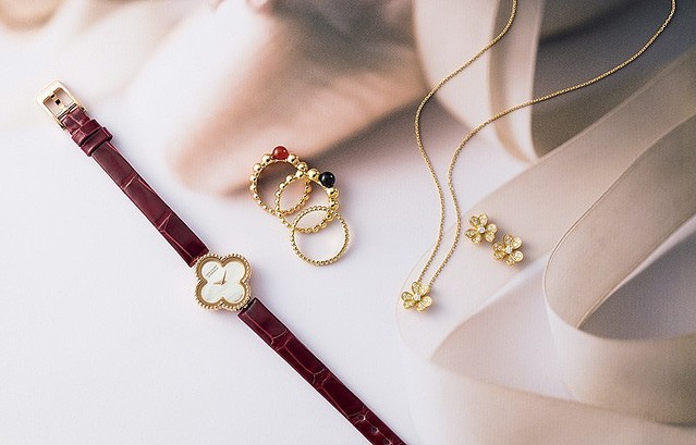 ボーナスで思い切って買いたい ヴァンクリの新作ジュエリーが可愛い Peachy ライブドアニュース