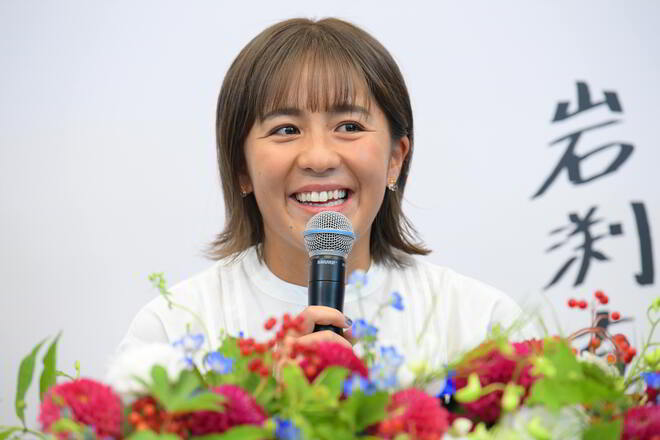 現役引退会見に臨んだ岩渕。写真:鈴木颯太朗