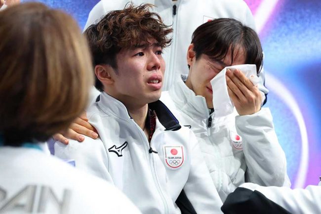 フィギュアスケート団体の男子フリーで好演した佐藤駿（中央）【写真：スポーツ報知/アフロ】