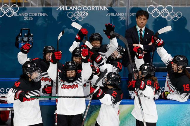 アイスホッケー女子の日本の得点が話題「三笘の1ミリみたい」