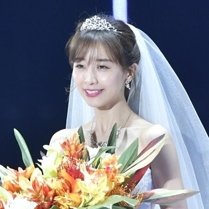 田中みな実 憧れのウエディングドレスで初ランウェイ ライブドアニュース