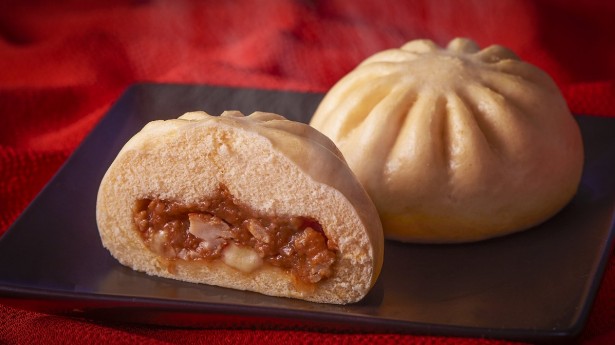 セブンイレブンから新発売の「うま辛チーズタッカルビまん」(130円)