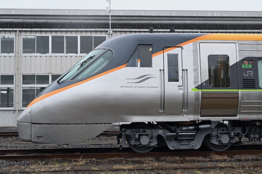 四国　８０００系リニューアル　８両 JR四国10月3連休多客期輸送】リニューアル8000系が8両編成で岡山