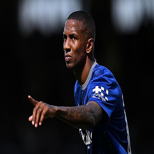 アシュリー・ヤングが古巣マンチェスター・Uに熱い声援 SNSで話題に