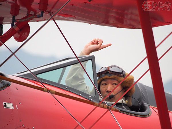 複葉機があのカタチのワケ 日本唯一、飛行可能な戦間期モデルの乗り