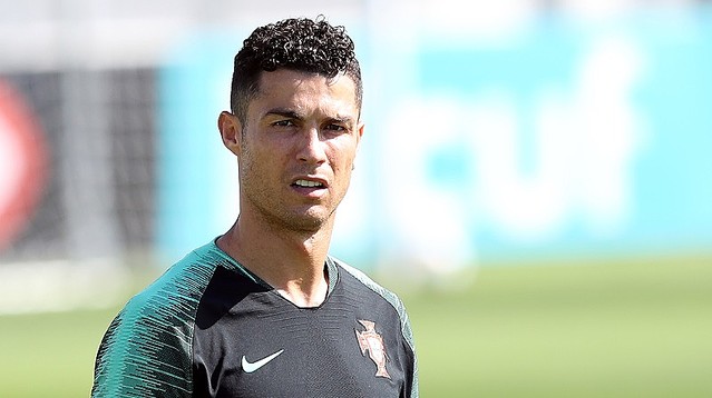 ロナウド あのドレッドヘアの匂いを嗅ぐ くんくんシーン がこれ ライブドアニュース