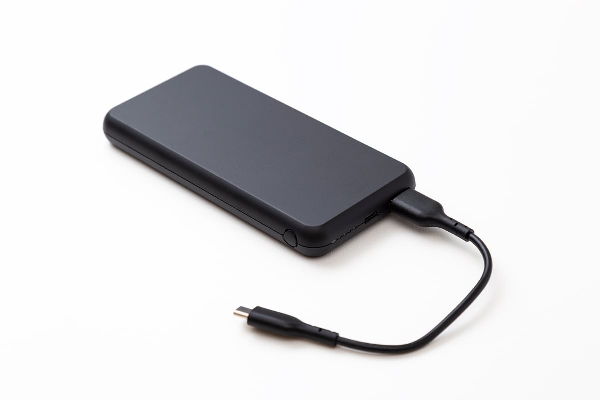 モバイルバッテリーの発火事故で持ち主が法的責任を問われる可能性は？（画像はイメージ）