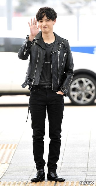 Photo Got7のjb ファッションショーのためアメリカへ出国 爽やかに挨拶 ライブドアニュース