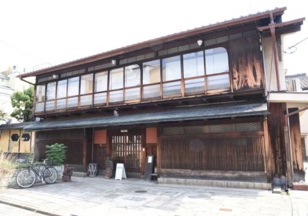 200ǯʾΥΥ른åʶ֡Cafe AUSGANGפ