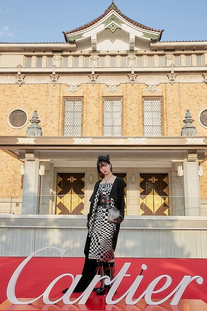 新品タグ✨平手友梨奈着用 ジレ ベスト 高級イタリア製 ビジュー✨マックスマーラ 画像・写真 | 平手友梨奈、NIKE新作まとい躍動感あるダンス披露