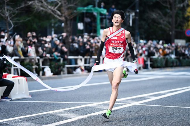 帝京大のアンカー鎗田大輝【写真：中戸川知世】