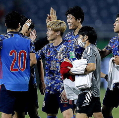 サッカー日本代表のスタッフが見せた美マナー 韓国メディアが称賛 ライブドアニュース サッカー日本代表のスタッフが見せた美マナー 韓国メディアが称賛 ライブドアニュース