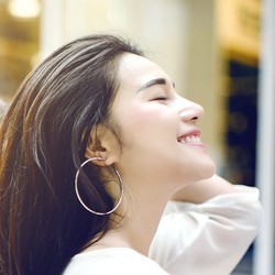 リフトアップ デカ目効果を実感 細見えフェイスに導く お手軽小顔マッサージ How To Peachy ライブドアニュース