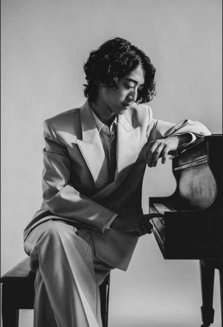 ピアニストの角野隼斗、自身のSNSで結婚を発表