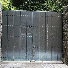 近所は有名な豪邸の現実 玄関を入ると足の踏み場もなく 室内は臭い ライブドアニュース