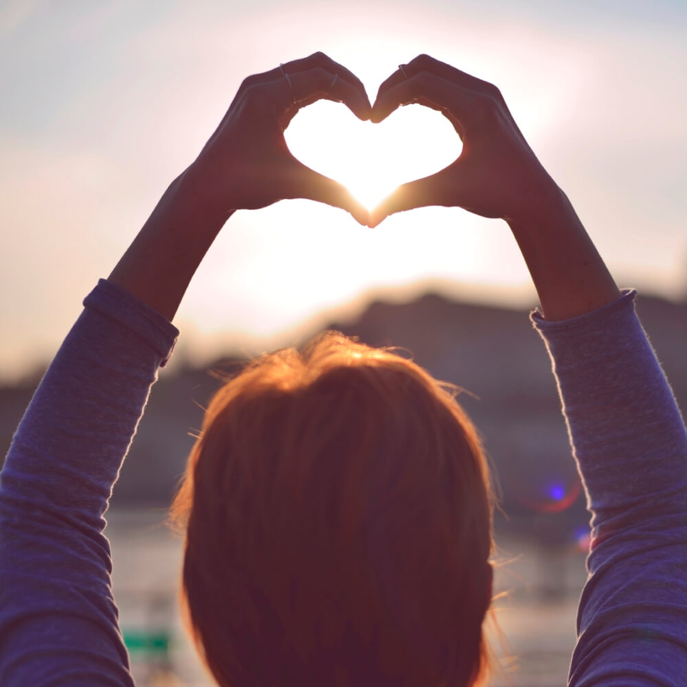 二人きりで喋っているのに「ほかの女」の話をする男の本音９パターン