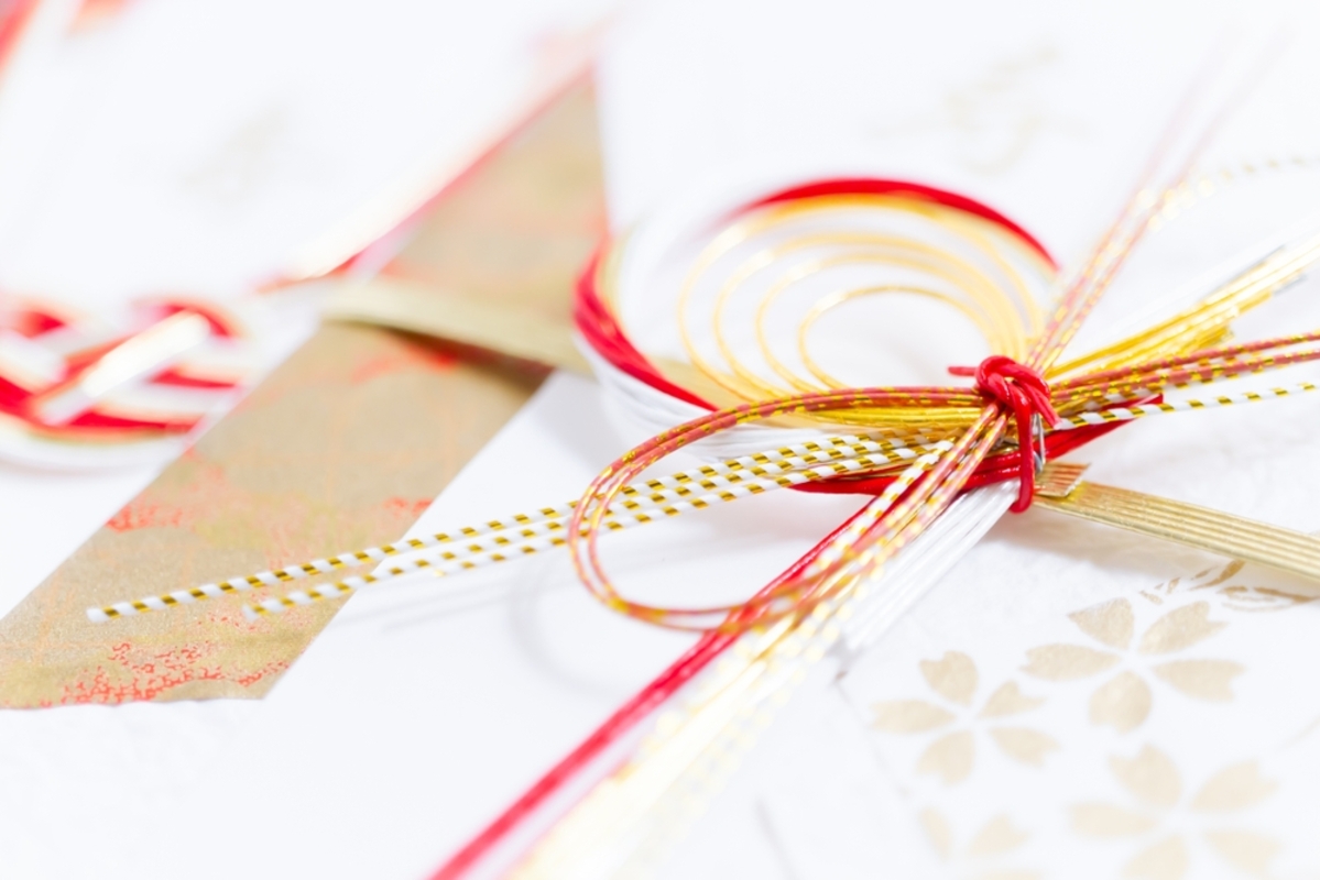 祖父からの結婚祝い100万円…税務上の手続きは必要か