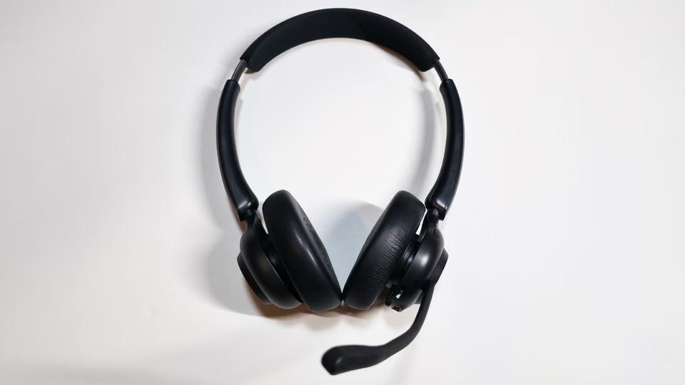 AIを活用したノイズキャンセリング技術を搭載したヘッドセット