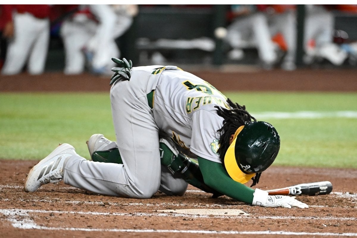 【MLB】アスレチックス23歳新人、自打球直撃で「睾丸破裂」　メジャー初アーチ直後の打席でまさかの“悪夢” - ライブドアニュース