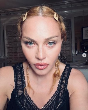 昨年にプロジェクトが頓挫したマドンナの伝記映画、実現に向けて動いていたもよう(『Madonna Instagram「Happy Father’s Day to.」』より)