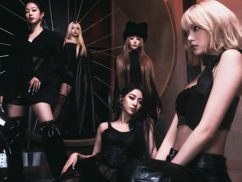 LESSERAFIM HOT ポップアップ HATCHINGROOM バッグ LESSERAFIM