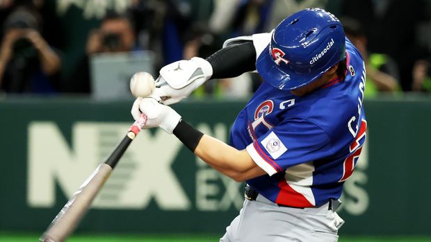 死球を受けたチャイニーズ・タイペイの陳傑憲(チェン・ジェシェン)選手（写真：ゲッティ）