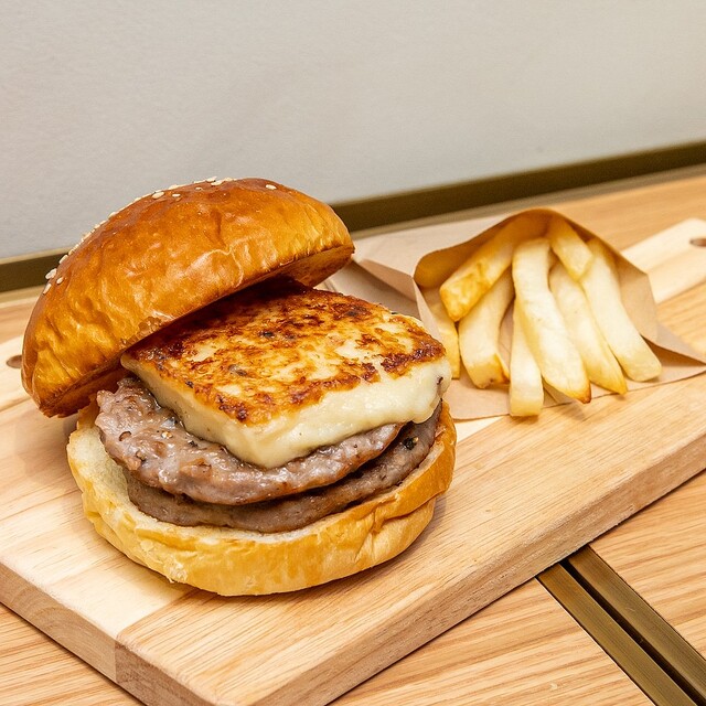 【画像】チーズとホワイトソースの新食感「ふわとろチーズバーガー」！mosh Grab’n Go（モッシュグラブアンドゴー） 4/7