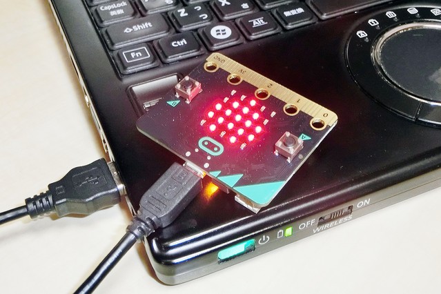小学生でも手軽にプログラミング! ブロックでコードが記述できる「micro:bit」