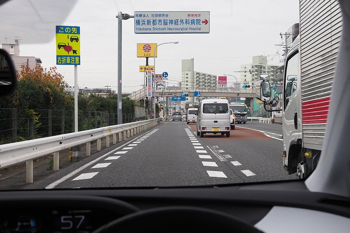 ミラー越しにドライバーの目線を感知?「危険予知」と「危険予測」の違い
