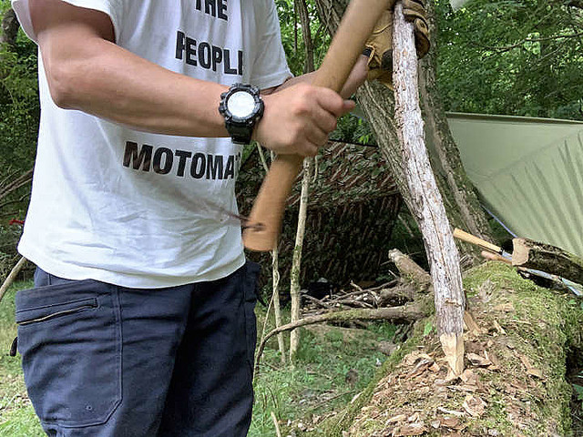 斧1本で野営してみて分かった 無人島に刃物を持って行くならナイフ それとも斧 ライブドアニュース