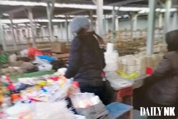 空きテナントだらけの新義州の市場（デイリーNK）