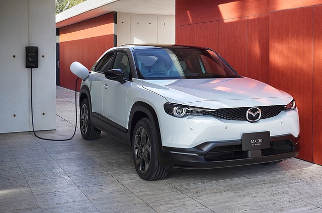 �ޥĥ�����̻�EV��MX-30 EV��ǥ�פ�ȯ�䡣���ʤ�451���ߤ��顣�Хåƥ�ー���̤�35.5kWh����³��Υ��256km��WLTC��ー�ɡ�