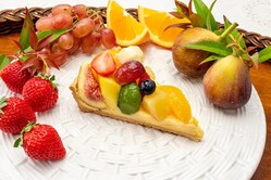 キル フェ ボンに秋の味覚が大集合栗・梨・イチジクなどのタルトが勢ぞろい。