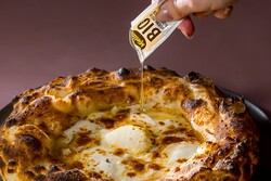 
			�ԥ�����ɬ���� ���٥��������󥭥�1�̤Υԥ���400�� PIZZA�פο�Ź����6/20������˥����ץ�
		