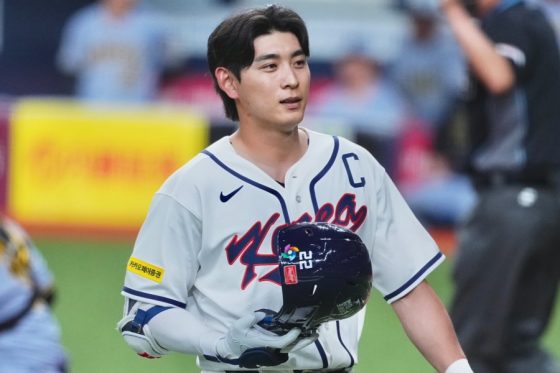 阪神戦に出場した韓国代表のイ・ジョンフ【写真：小林靖】
