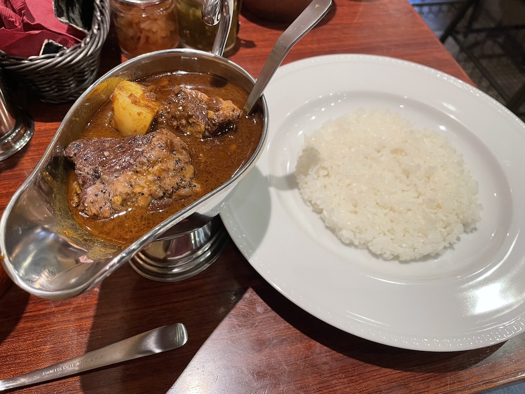 
			老舗カレーの名店「ベンガル」が東新宿で転生。名物ビーフ角切りカレーがまた食べられる！
		