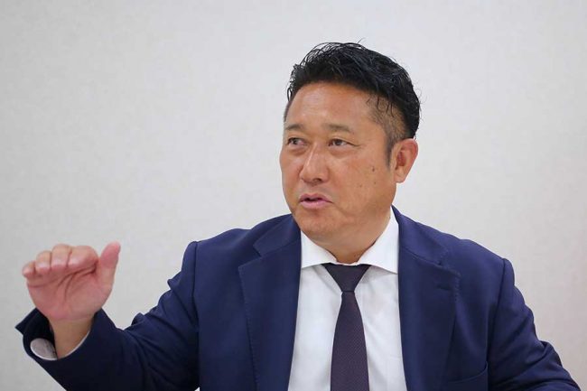 「今までにない高校野球を」と構想を語る本村監督【写真：羽鳥慶太】