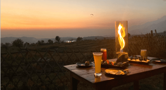 アウトドアや自宅で本物の『炎』を飾る。ポータブルファイアーランプ