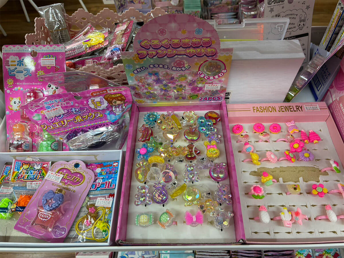 「小学生の頃に遊んだグッズを買っていく」平成グッズが売れる理由