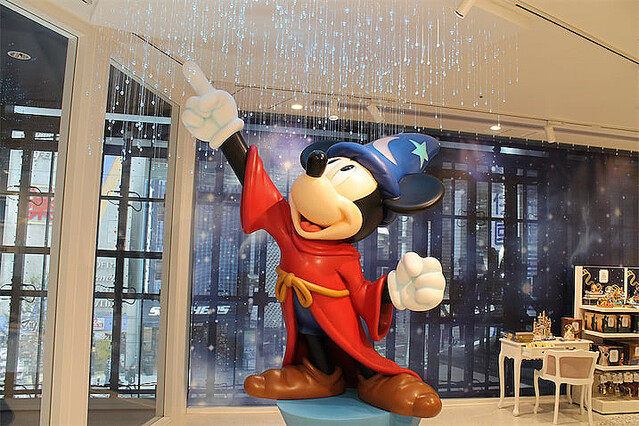 隠れミッキー発見！】日本最大のディズニーストアに潜入してきた