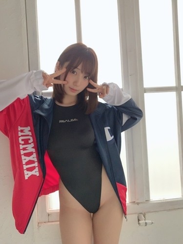 コスプレイヤー伊織もえがハイレグ競泳水着姿の美ボディあらわ - ライブドアニュース
