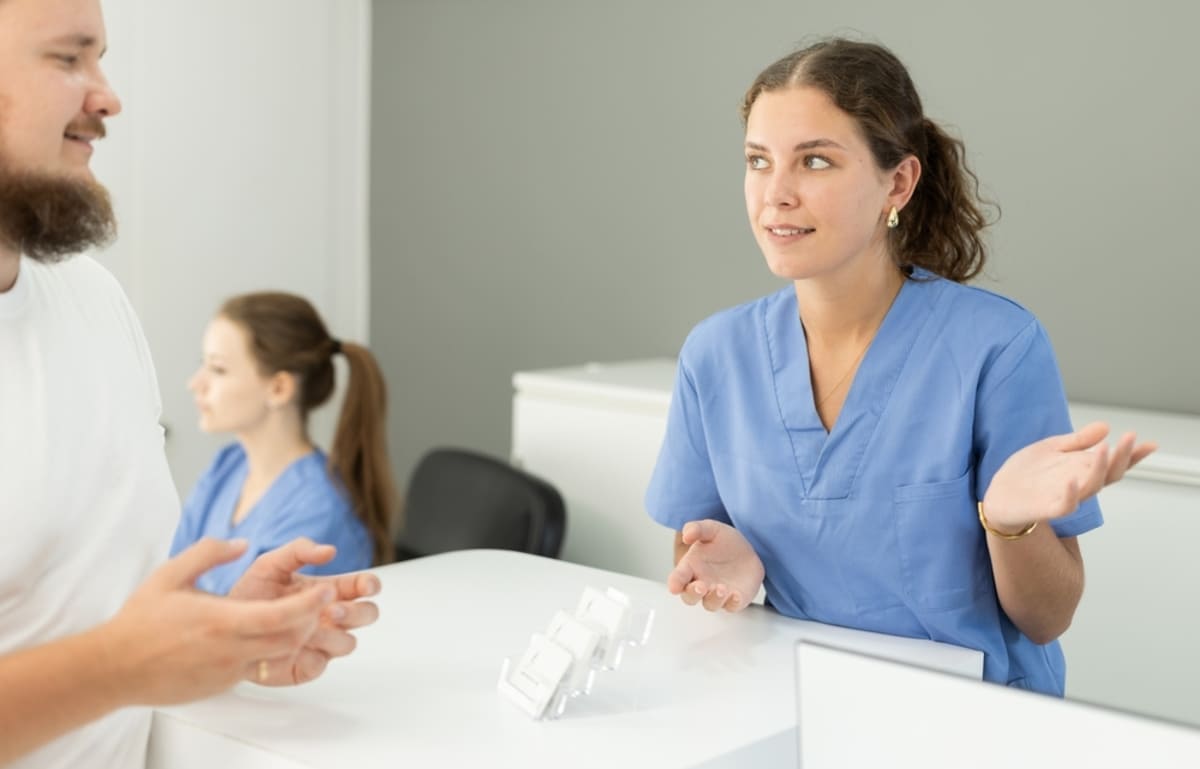 「マイナ保険証」を提示すると年収がバレる?制度理解で不安は軽減できる